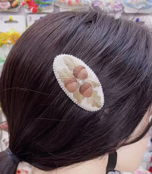 Pine core style hair clip