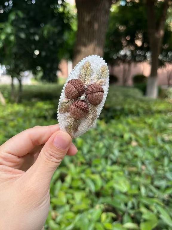 Pine core style hair clip